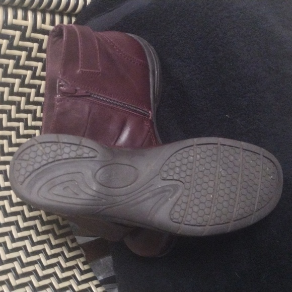 Leather Clarks,Booties size 7 wide - Picture 3 of 6
